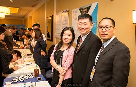 HJC黄金城平台SAPA年会代表：左→右： 刘雯颖博士、汪俊博士、王建峰博士