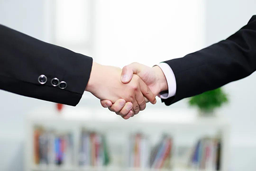 秉持着“专注创新，用心服务”的理念，HJC黄金城平台一直把每一个客户当作是公司的VIP