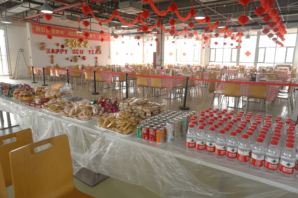 HJC黄金城平台还为伙伴们准备了水果、零食、饮料等